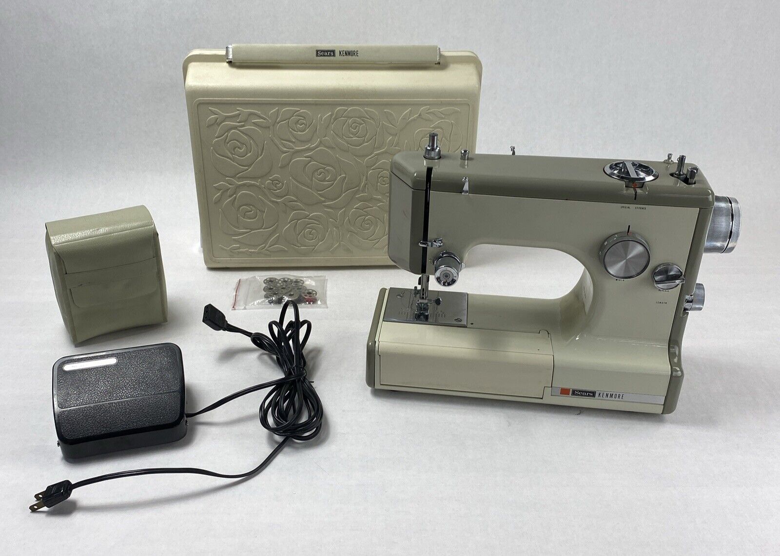 Vintage on sale 1960s sears Kenmore portable sewing machine