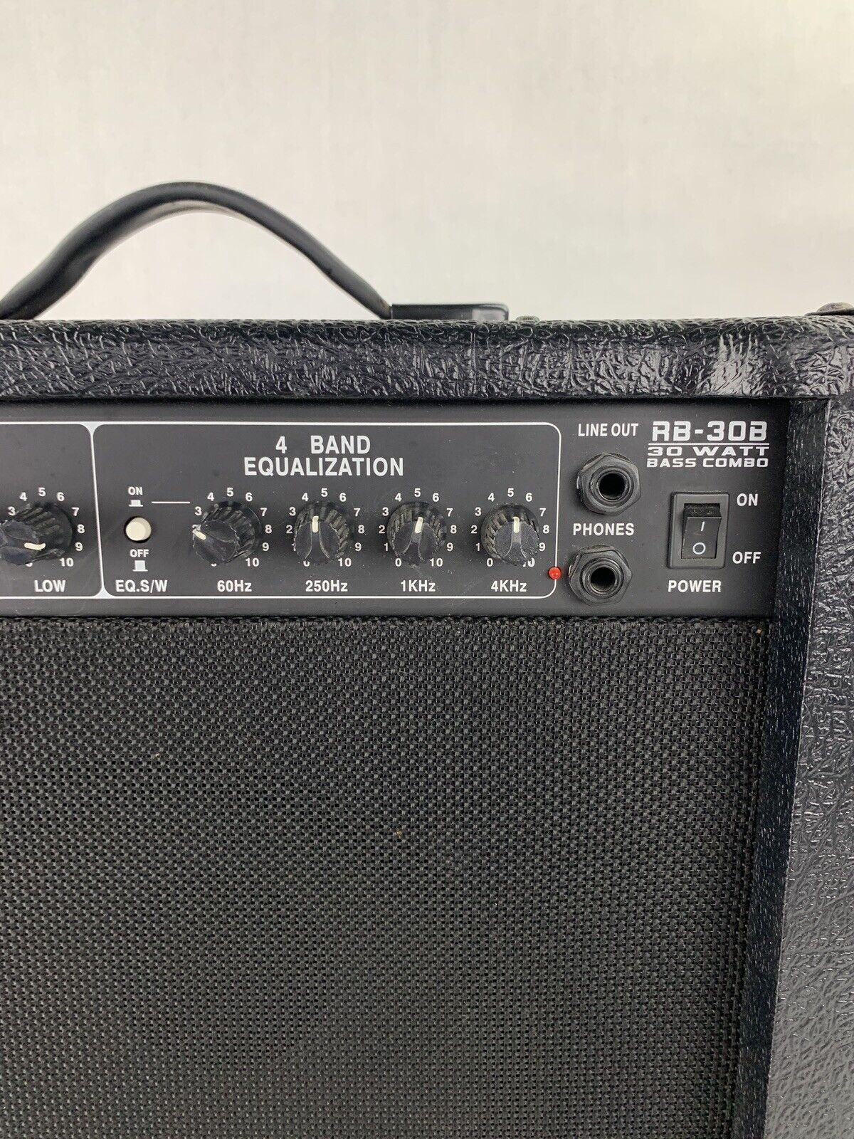 Rogue RB-30B Bass Combo Amplifier Tested