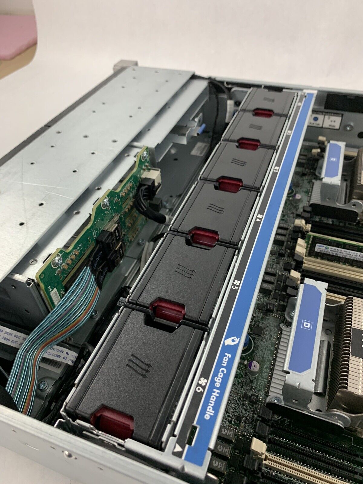 HP ProLiant DL380p Gen 8 2x E5-2609 2.4 GHz 32 GB RAM NO HDD NO OS