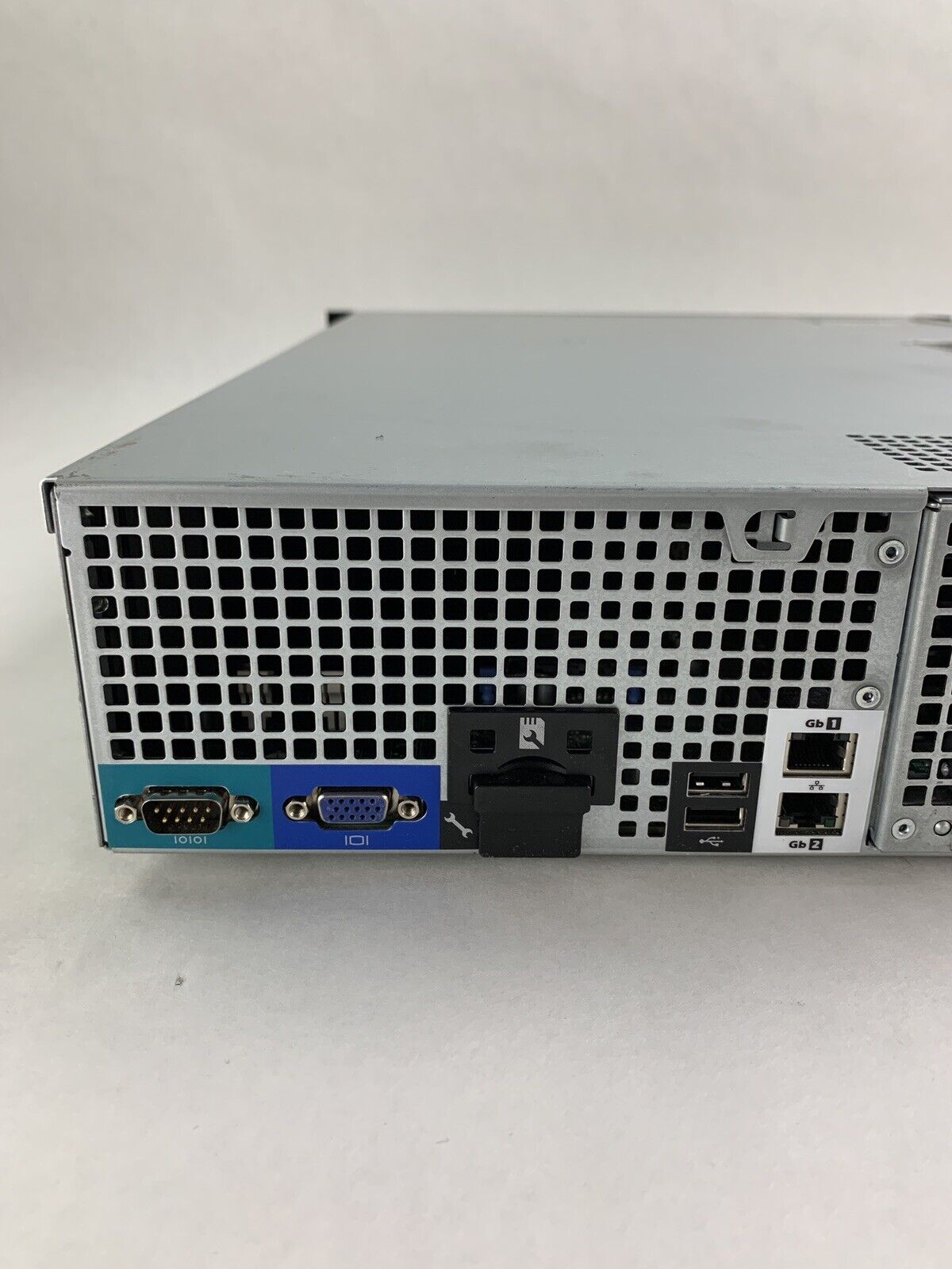 Dell PowerEdge R515 Server 1x AMD Opteron 4122 2.2 GHz 32 GB RAM No HDD No OS