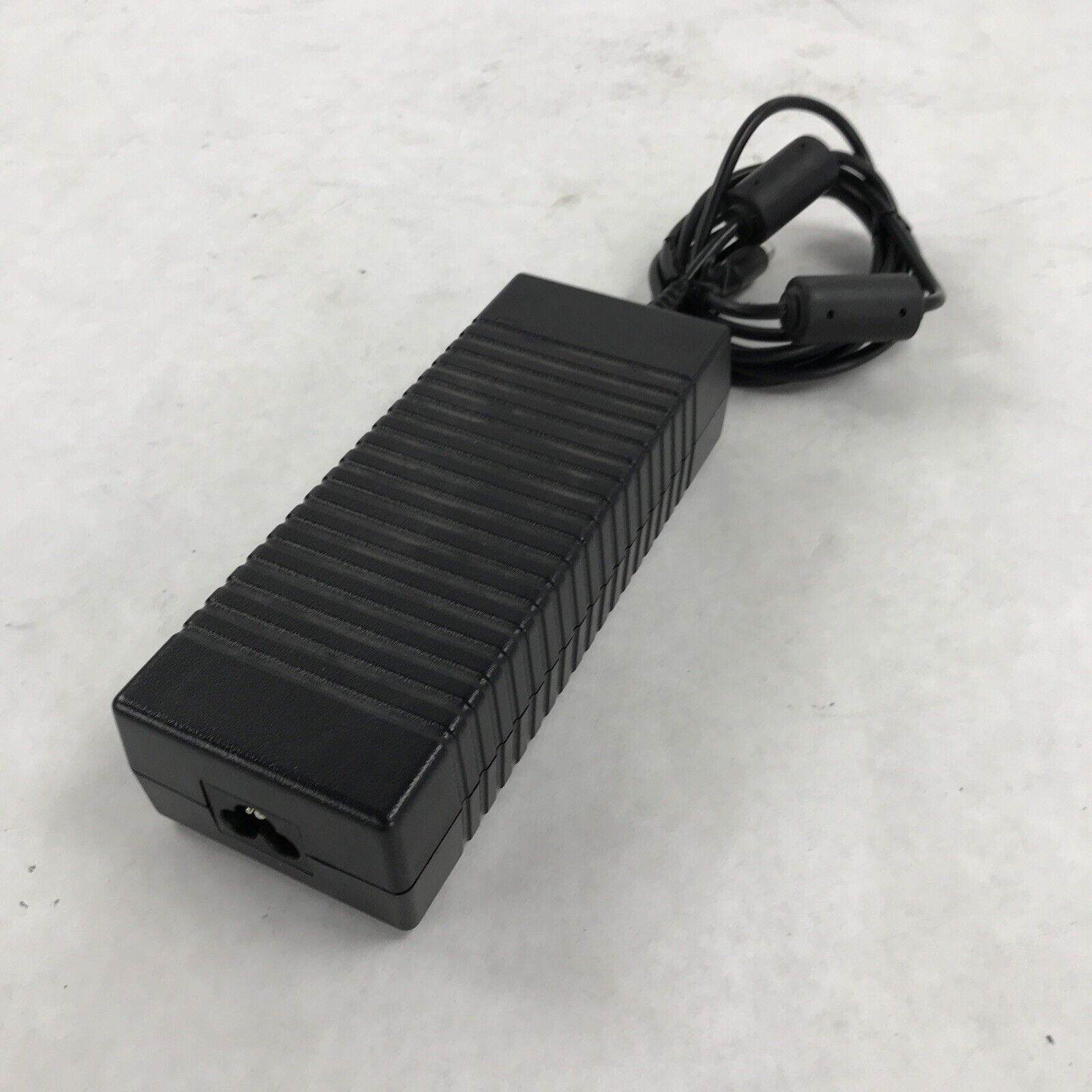 HP HSTNN-LA01 19.5V 6.9A 60Hz 481420-001 AC Adapter PA-1131-06HF