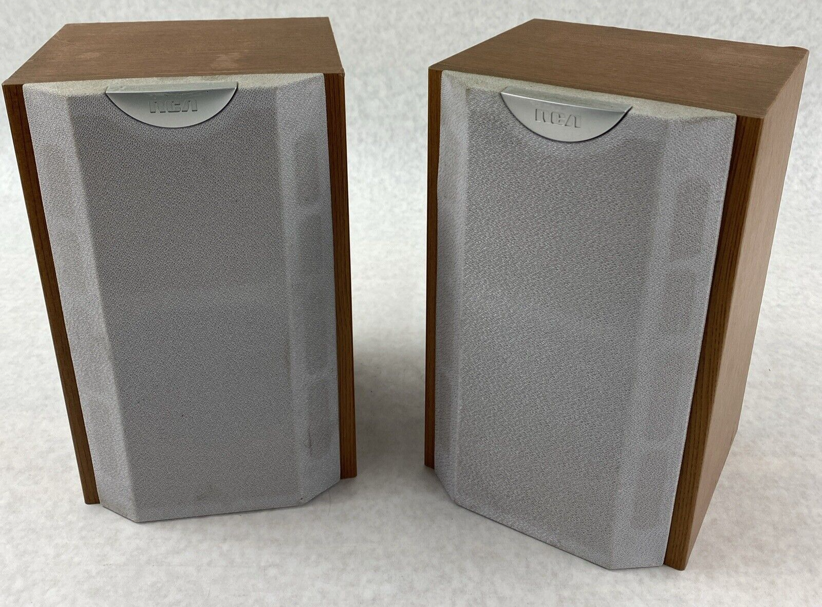 RCA RS2005 8 Ohm 1W Wood Speakers Pair Silver TESTED