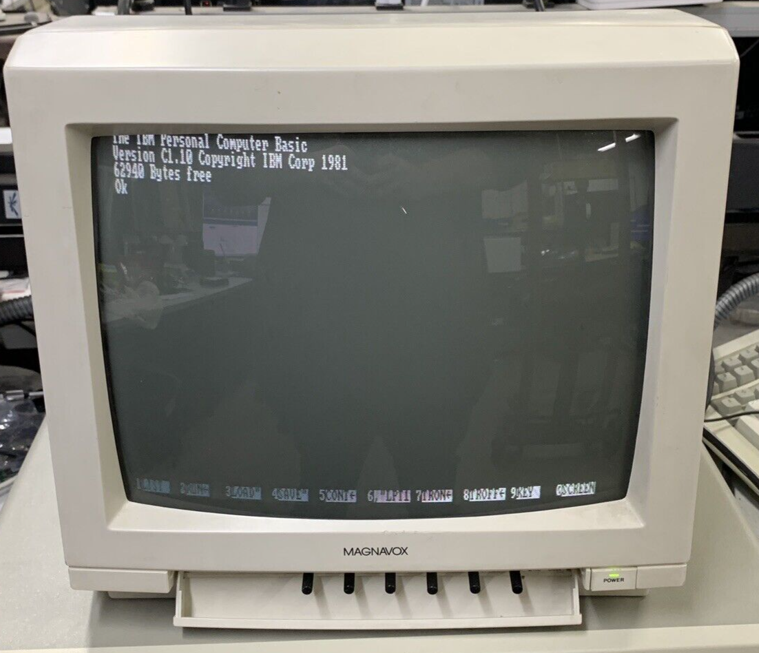 Magnavox RGB Display 80 CM8762 074G TTL RGB CRT Retro Gaming