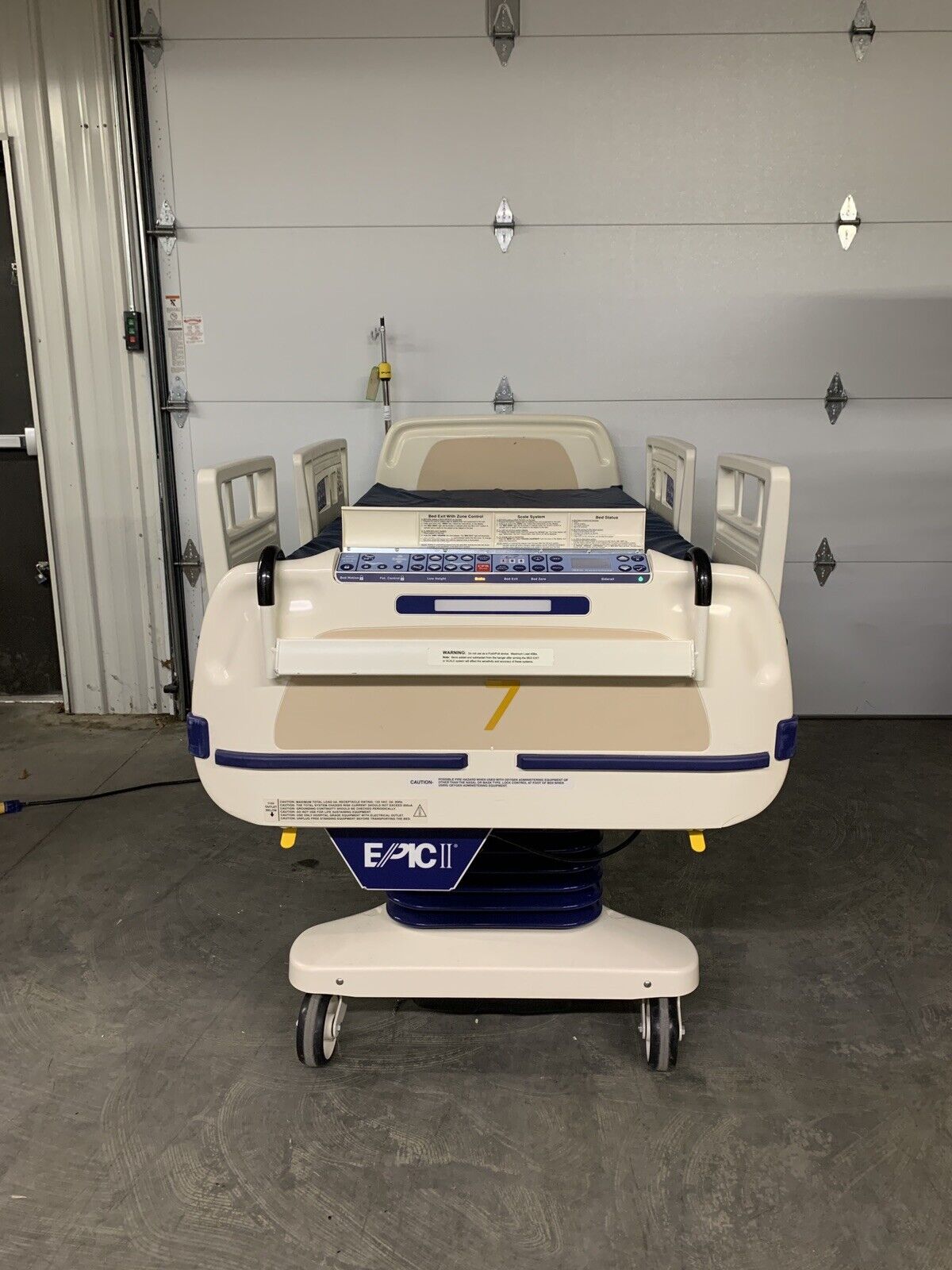 Stryker Epic Bed 2030 Critical Care Hospital Bed Comfort Gel Semi Bad Hydraulic