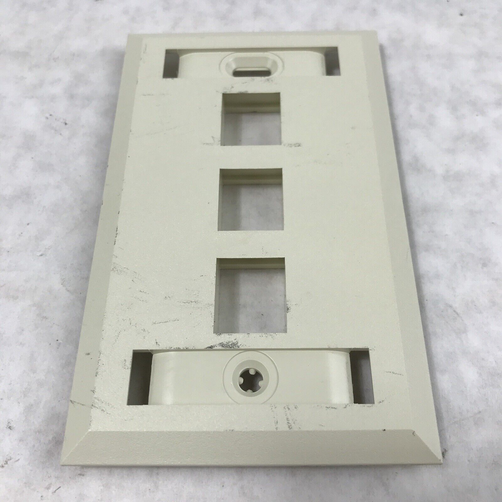 Hubbell Premise Wiring FPL12 2 Space Jack Plate Off White