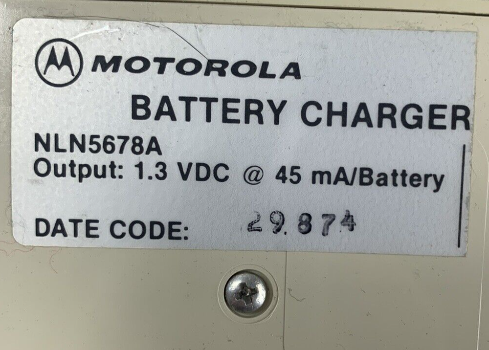 Motorola NLN5678A Battery Charger  and AC Adapter 120V 60Hz 4W