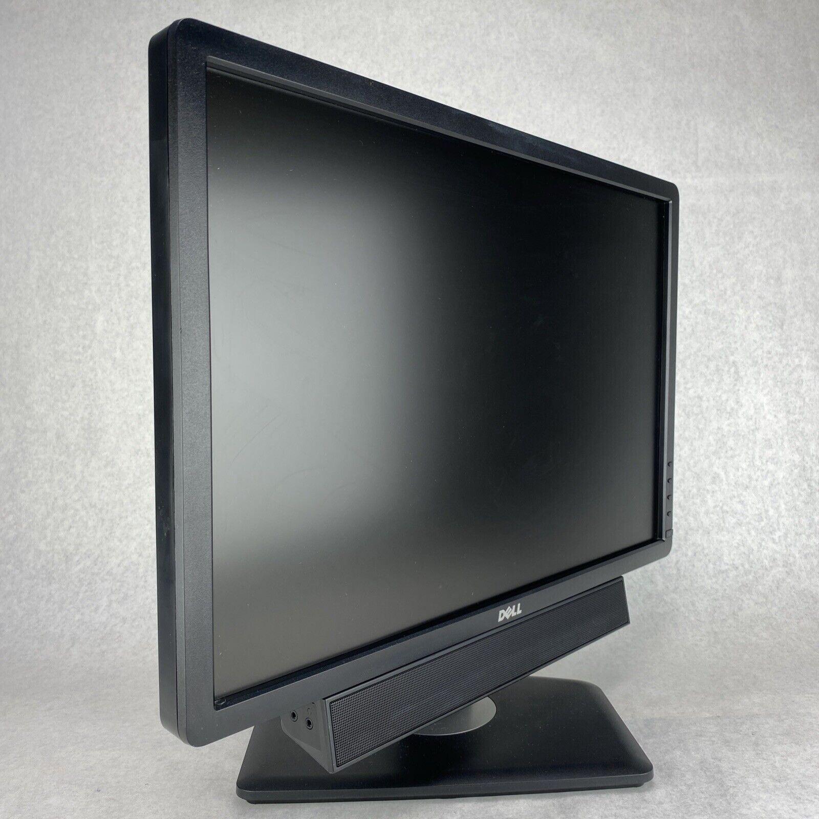 Dell P2213F 22'' Plano LCD Monitor With Dell AX510 Multimedia Speakers and Stand