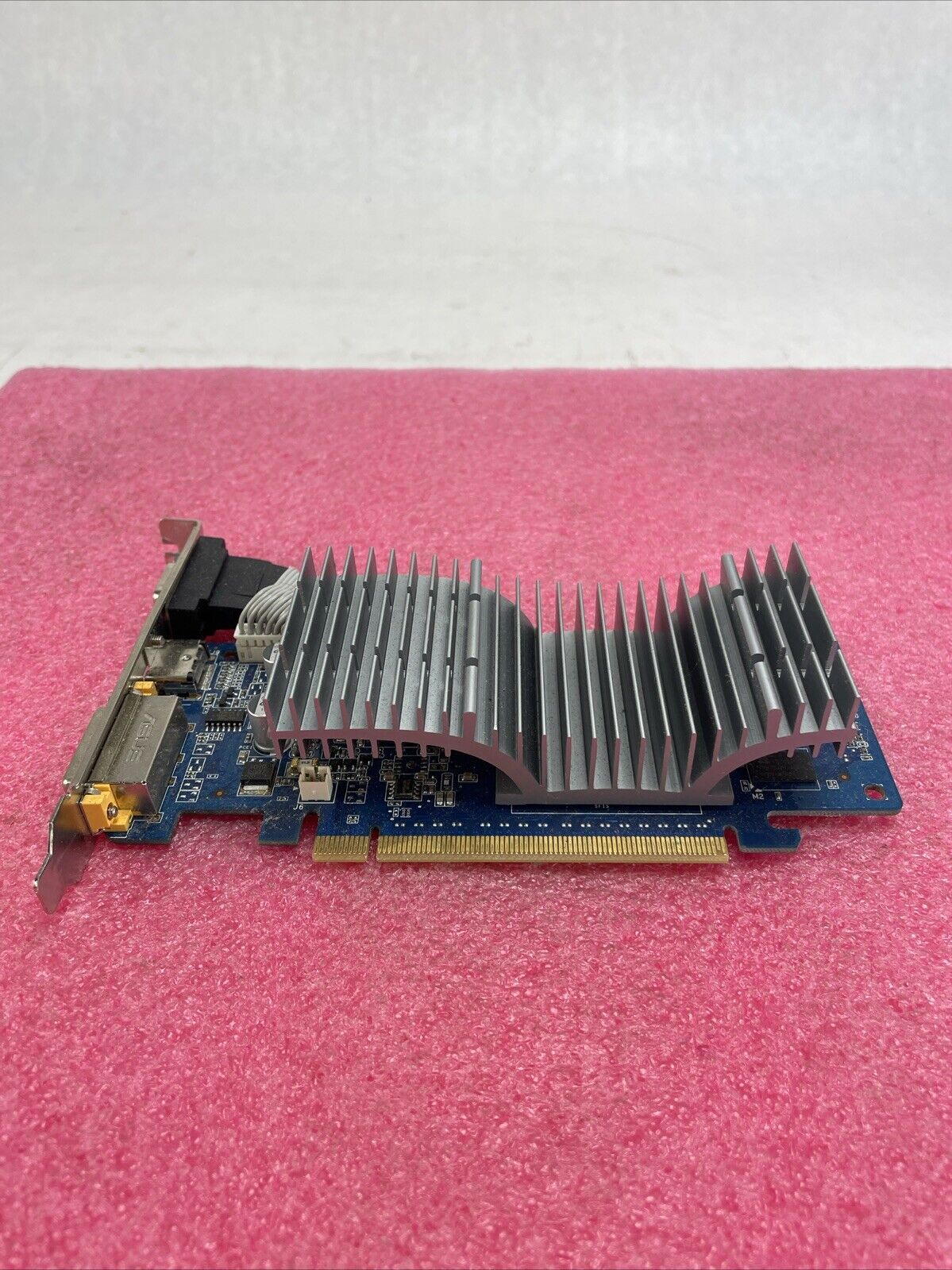 ASUS EN8400GS Silent/DI/512MB GDDR2 PCIe graphics Card