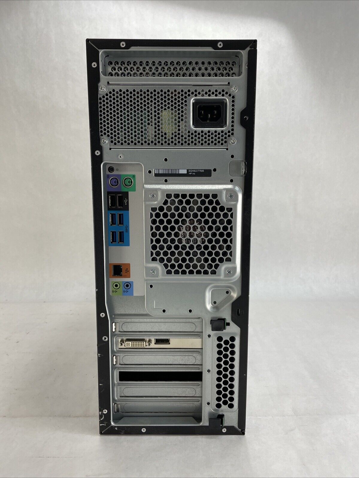 HP Z440 Workstation MT Intel Xeon E5-1603 V3 2.8GHz 32GB RAM No HDD No OS K620