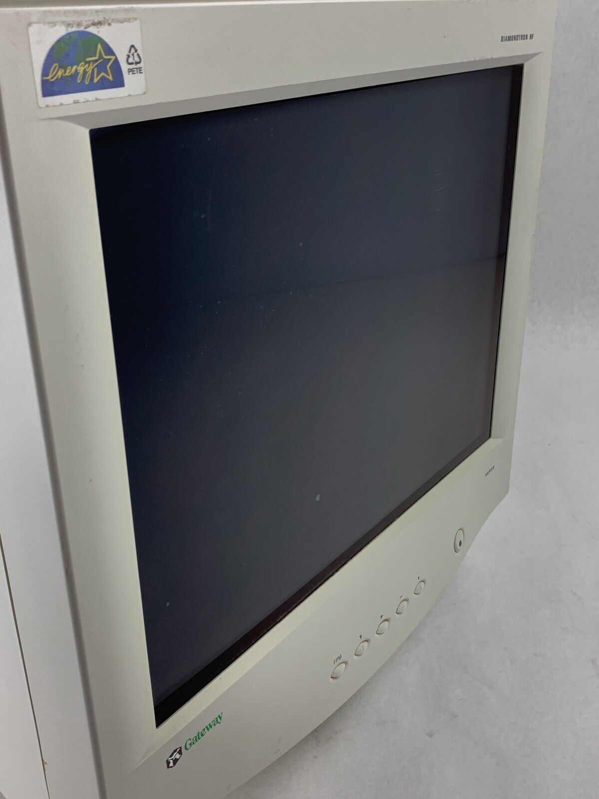 Gateway Diamondtron NF VX920 19" CRT Monitor 1600x1200 50-60Hz Retro Gaming