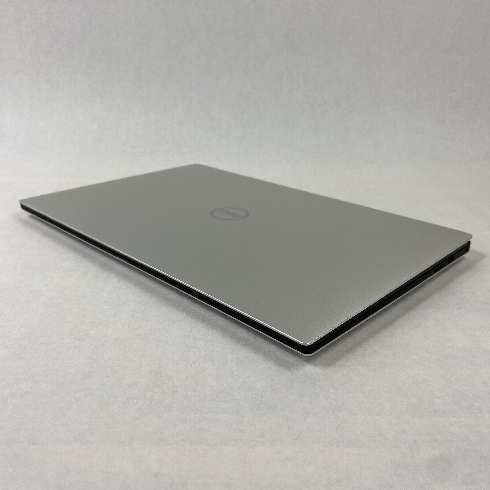 Dell XPS 13 9380 13.3" Touch i7-8565U 1.80GHz 8GB RAM No HDD No OS No AC