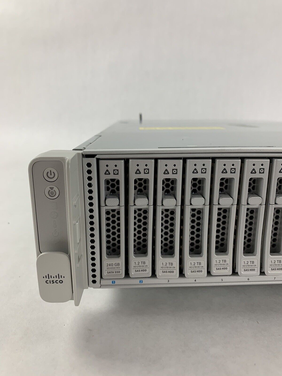 Cisco UCS C240-M5 Server 2x SILVER 4110 2.10 GHz 192 GB No HDD No OS