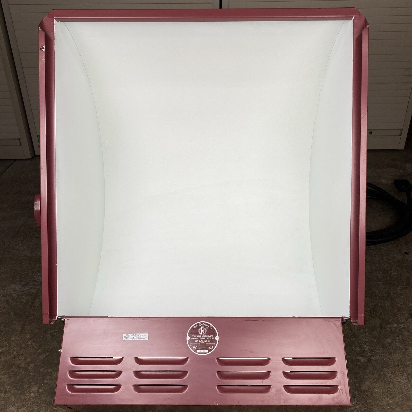 MOLE-RICHARDSON CO. TYPE 2561 MOLEQUARTZ 2000 WATT SUPER-SOFTLITE