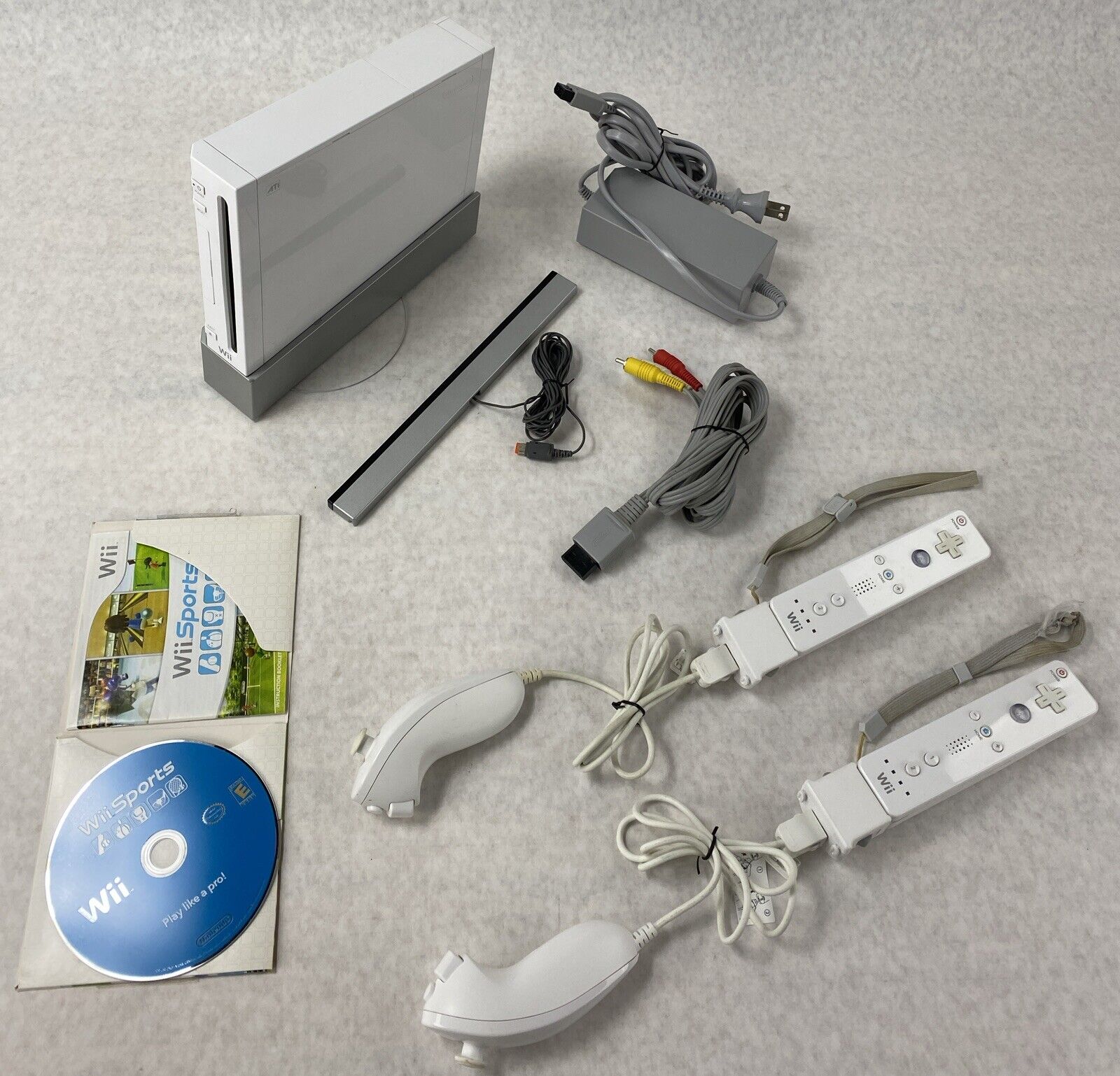 Nintendo RVL-001 Wii White Console Complete System TESTED Bundle IN BOX