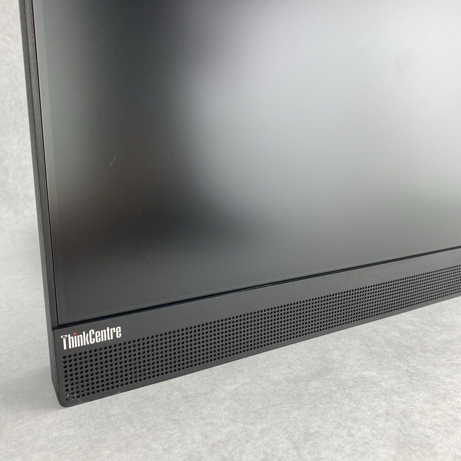 Lenovo ThinkCentre M820z 22" AIO Intel Core i5-9400 2.90GHz 8GB RAM No HDD No OS