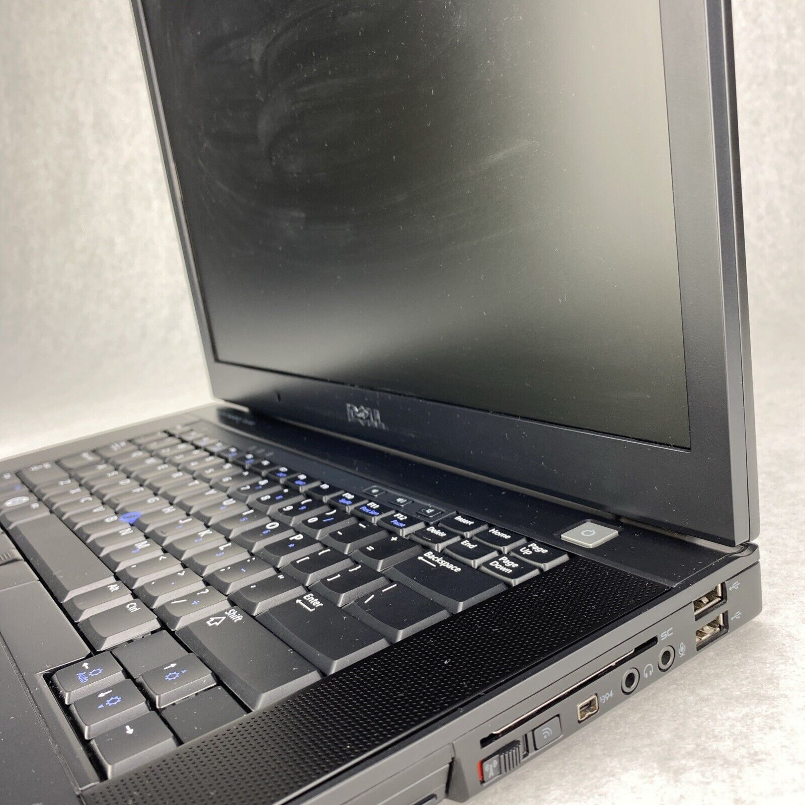 Dell Latitude E6500 15.4" Intel Core 2 Duo P8600 2.40GHz 4GB RAM No AC No HDD OS