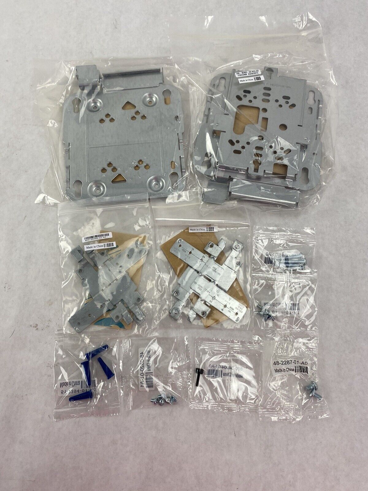 Cisco 69-1820-05 Wireless Mounting Bracket Kit Contains 700-30482-04 Bracket