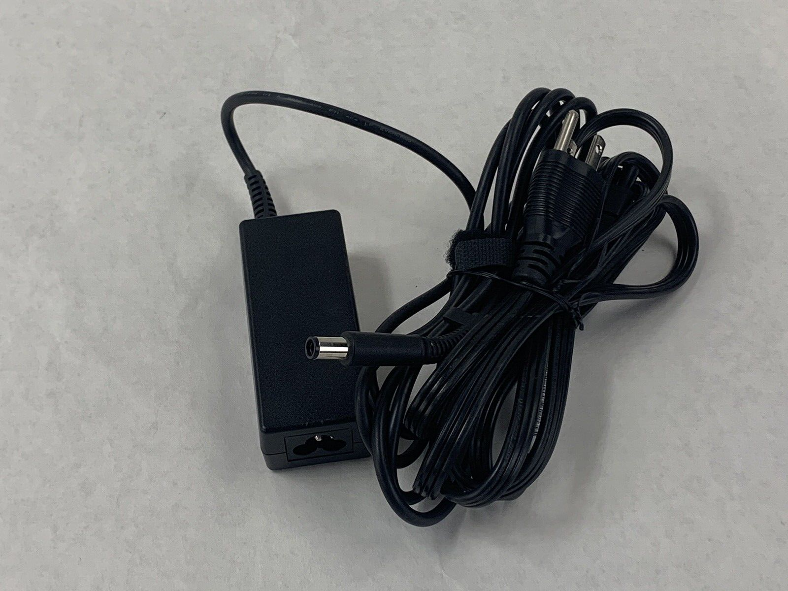 HP 608423-001 HP Spare 609938-001 AC Adapter