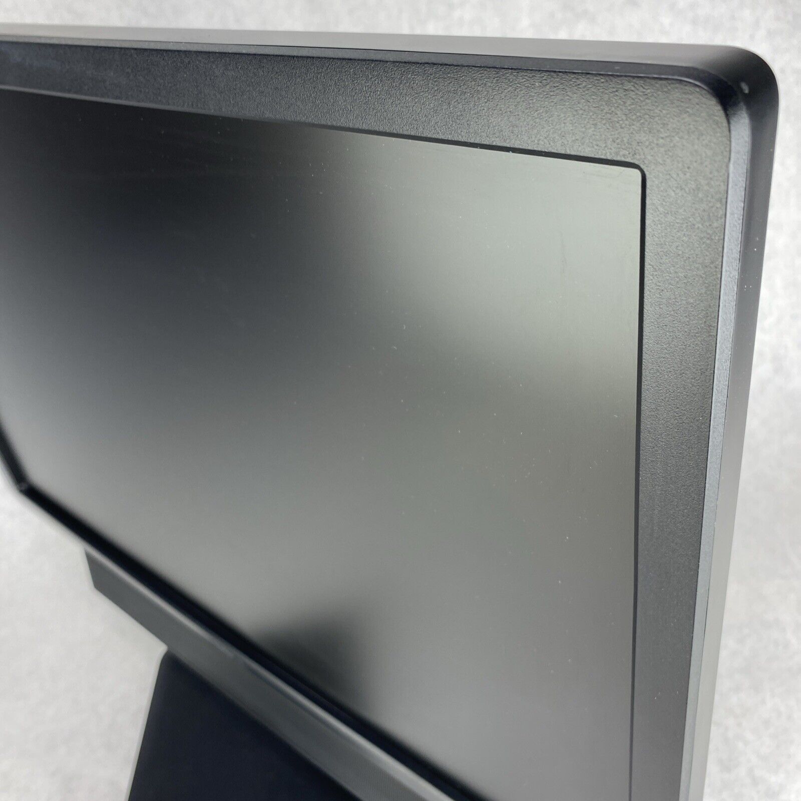 Dell P2213F 22'' Plano LCD Monitor With Dell AX510 Multimedia Speakers and Stand