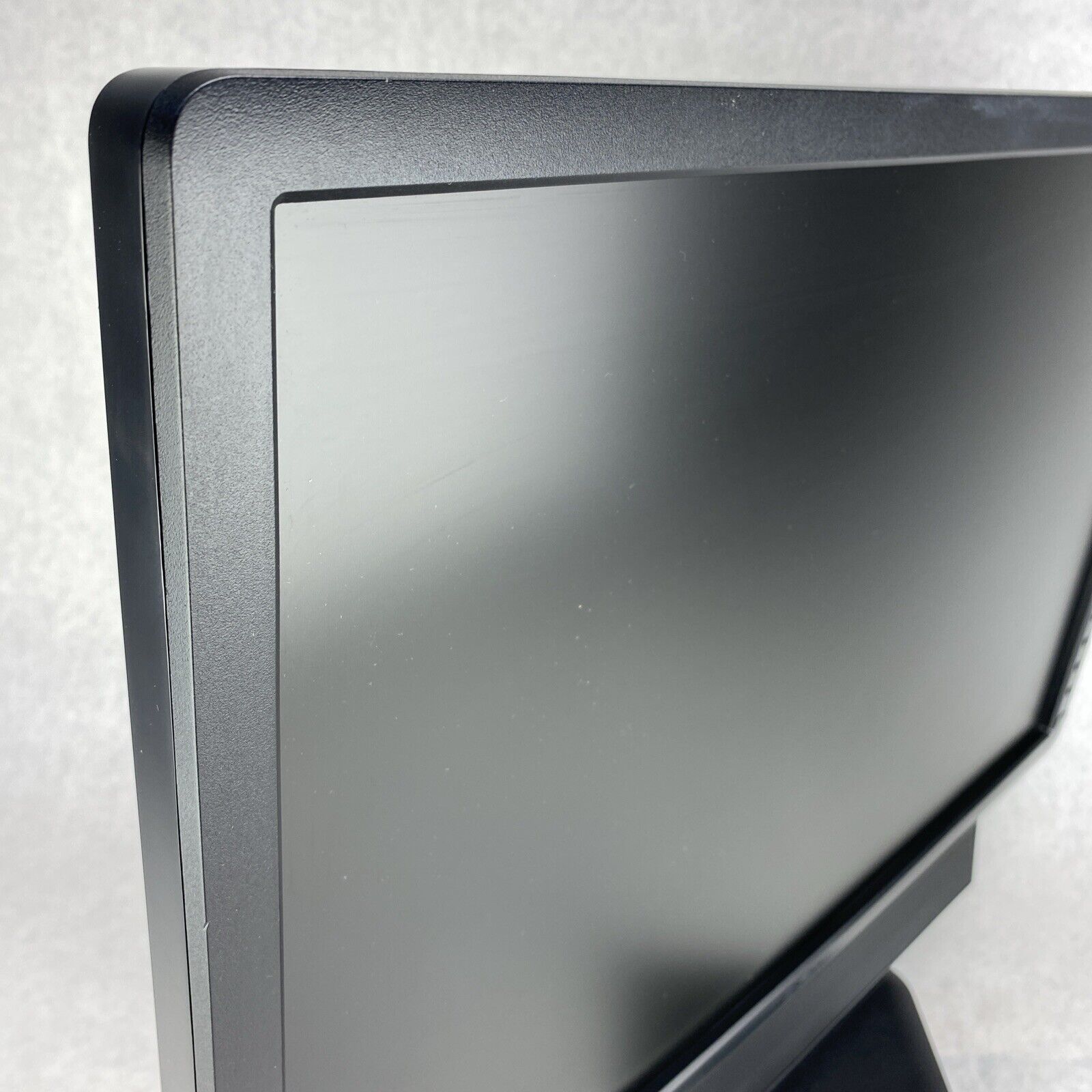 Dell P2213F 22'' Plano LCD Monitor With Dell AX510 Multimedia Speakers and Stand