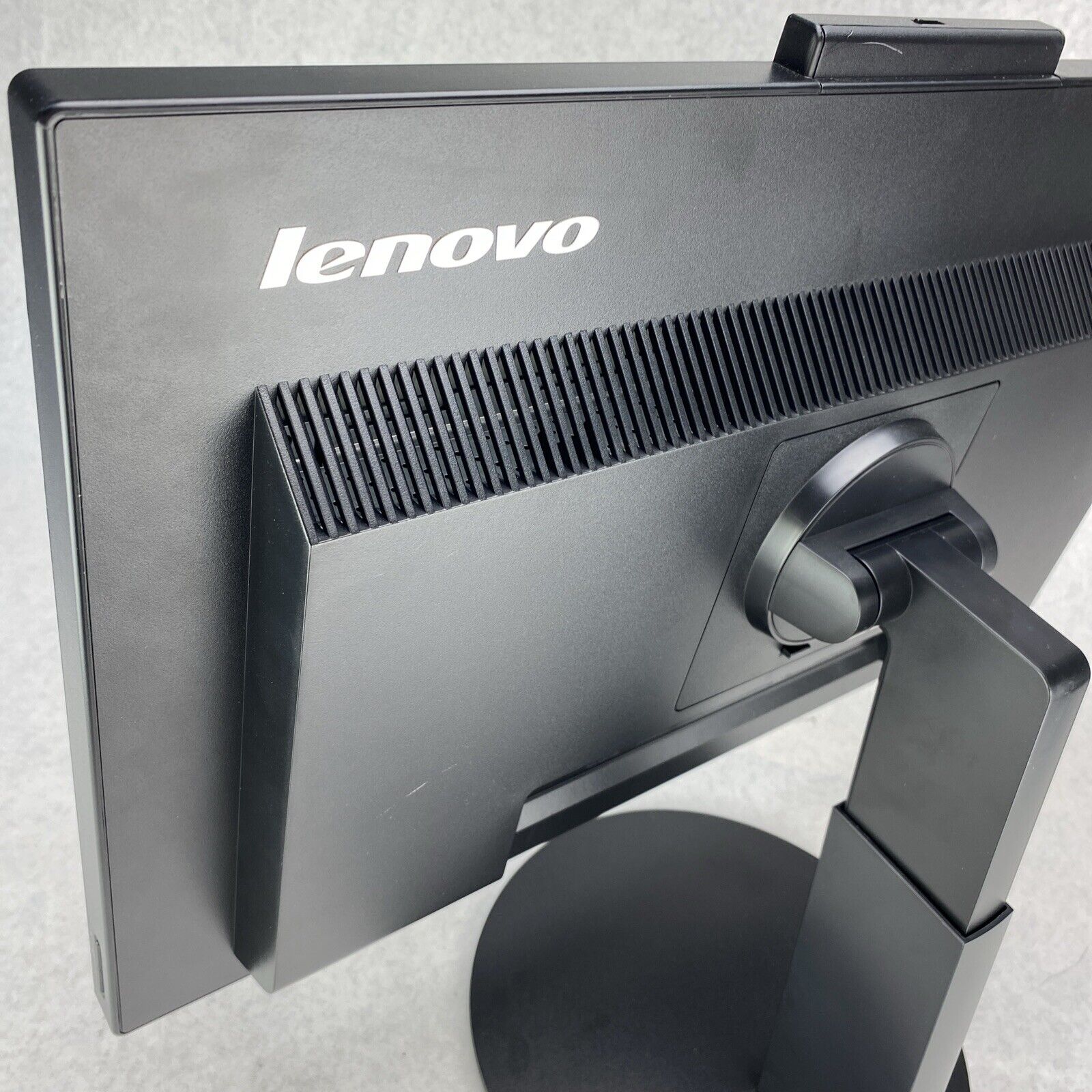 Lenovo ThinkVision T2224zD 22" 1920x1080 LED Monitor With Stand and Power Cord