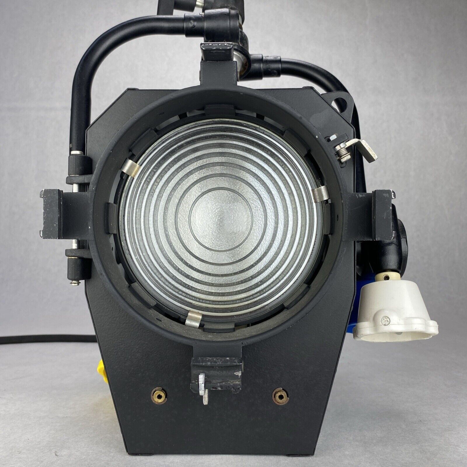 Strand QuartzColor Polaris Mod 261 Studio 1KW Fresnel Spotlight - READ