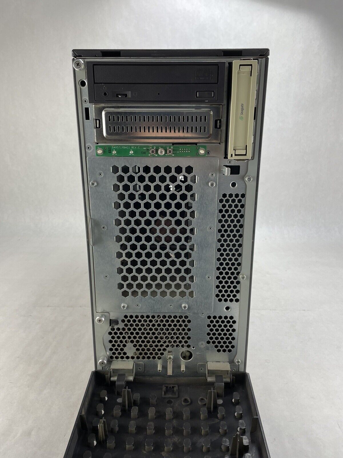 Dell Poweredge 1600sc Server Intel Xeon 2.4GHz 1.5GB RAM No HDD No OS