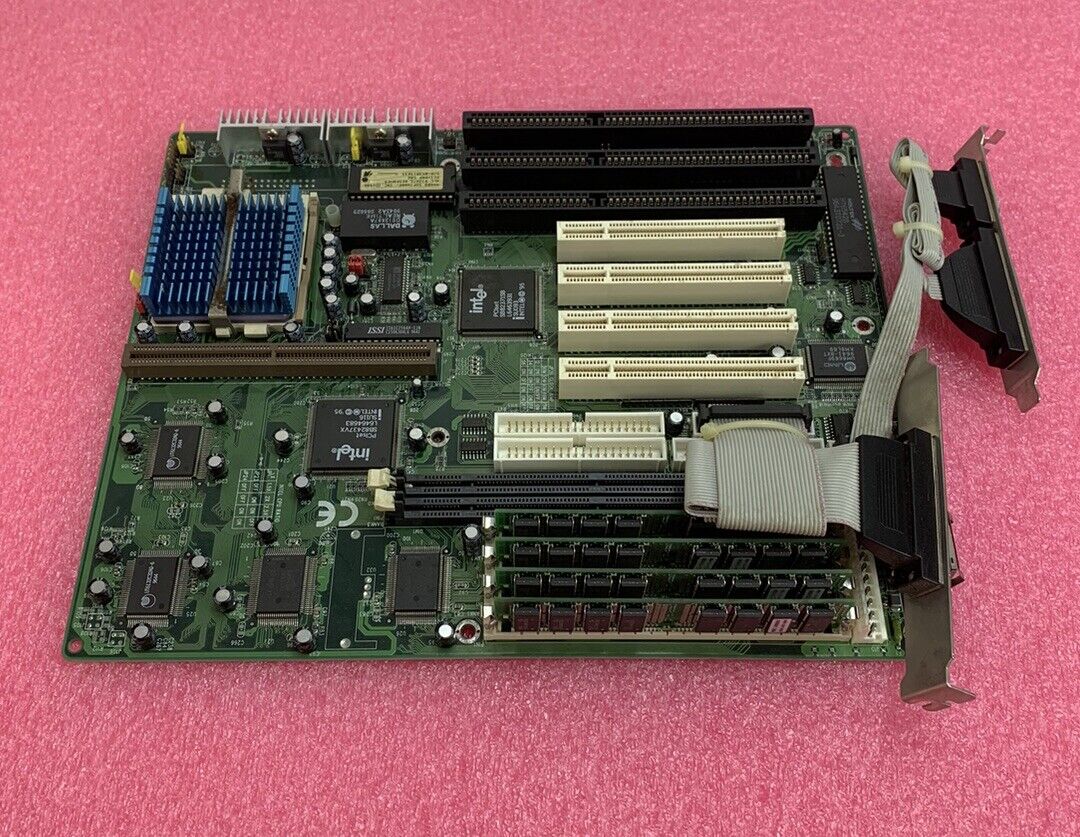 Shuttle 553 v1.32vSocket 7 Motherboard Intel Pentium 166MHz 64MB RAM