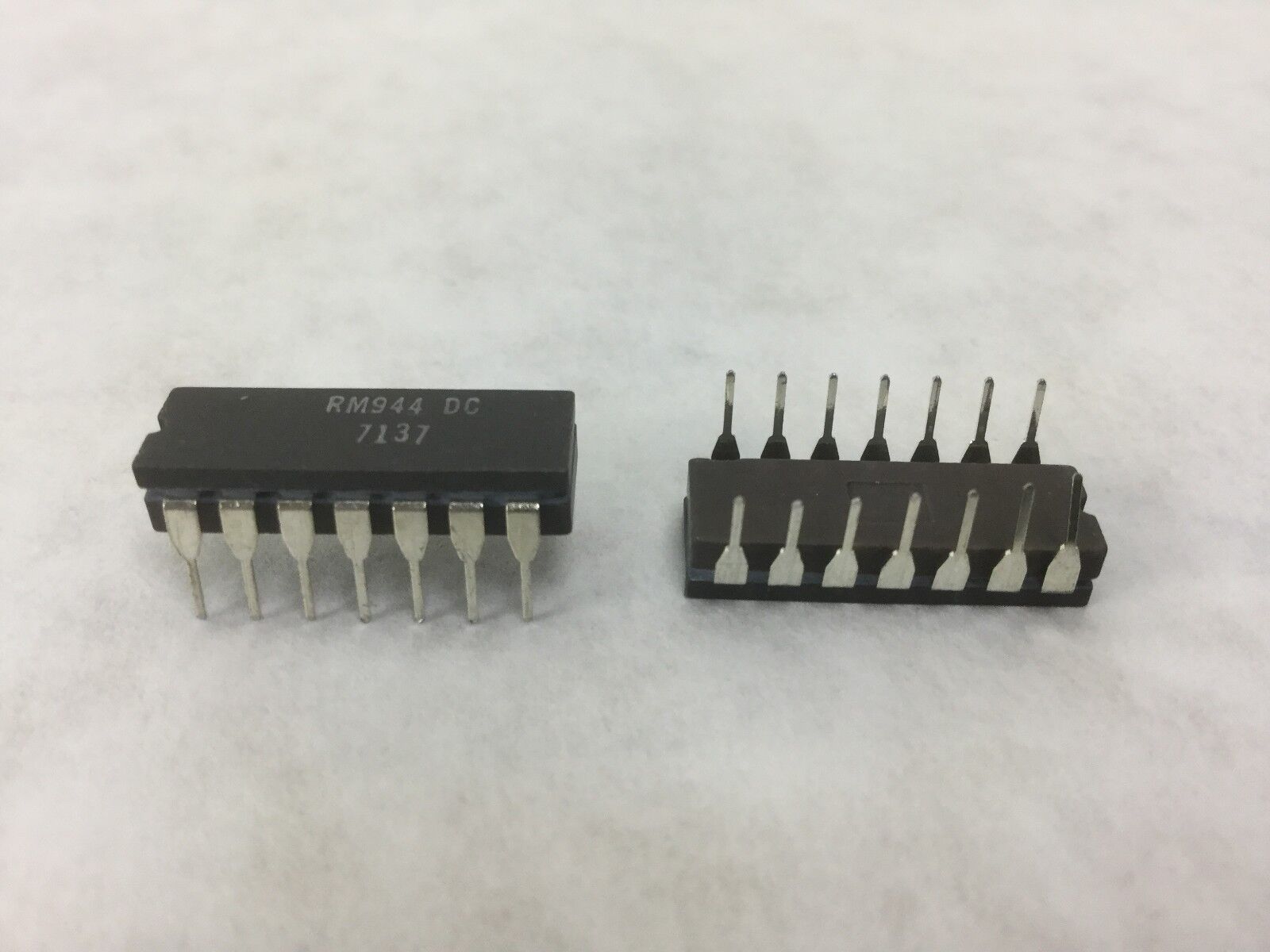 RM944 DC Integrated Circuit  14 Pin  Lot of 15