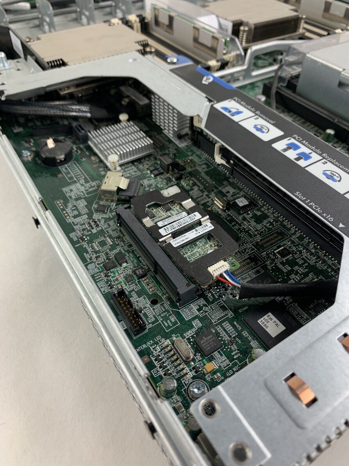 HP ProLiant DL360e Gen8 Xeon E5- 2440 2.4GHz 64 GB Ram No OS, HDD, Psu, Fans