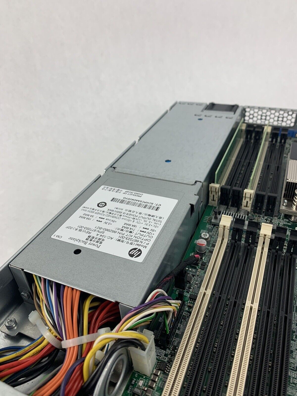 HP ProLiant DL160 Gen 8 Server Intel Xeon E5-2609 2.4 GHz 4 GB RAM No HDD No OS