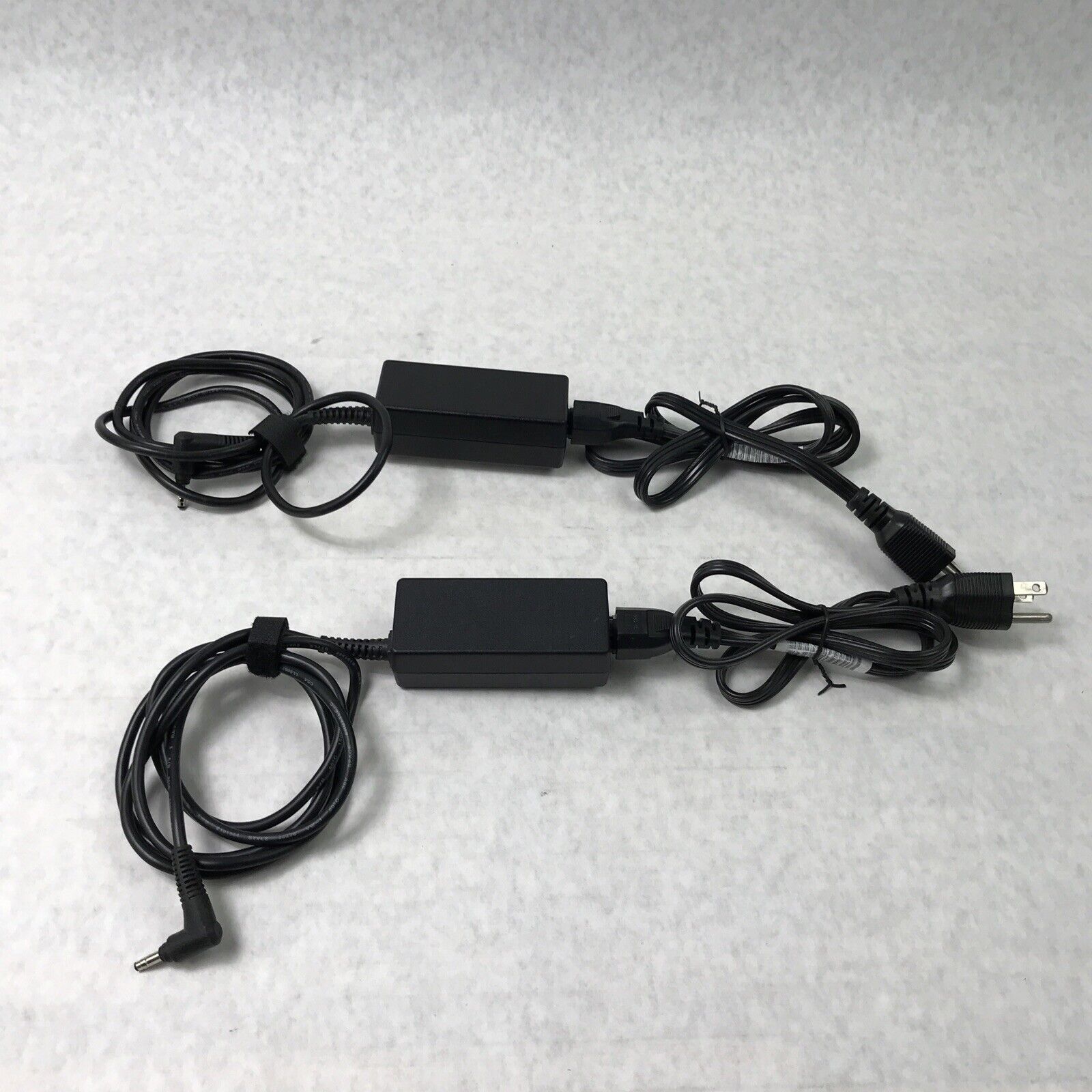 HP HSTNN-CA189 Laptop Charger 60Hz 19.5V 40W 2.05A 622435-002 (Lot of 2)