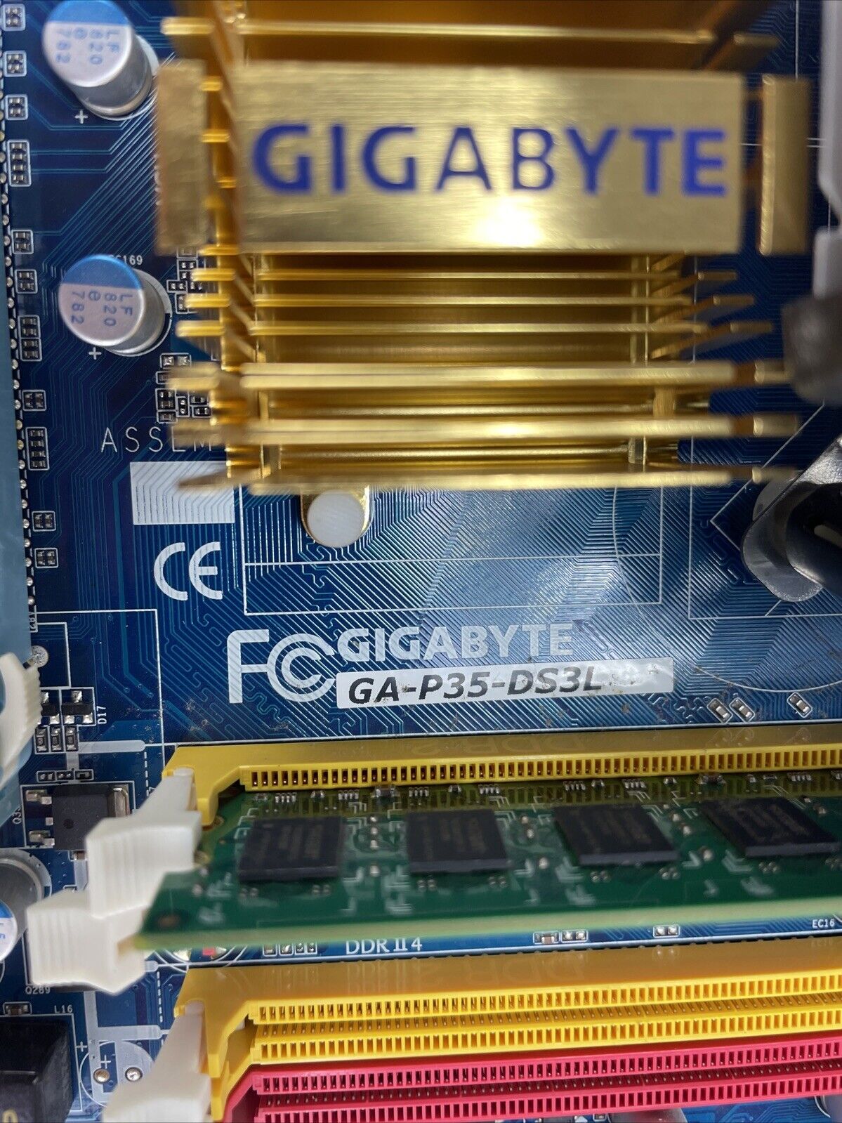 Gigabyte P35-DS3C Motherboard Intel Core 2 Duo E4500 2.2GHz 2GB RAM w/Shield