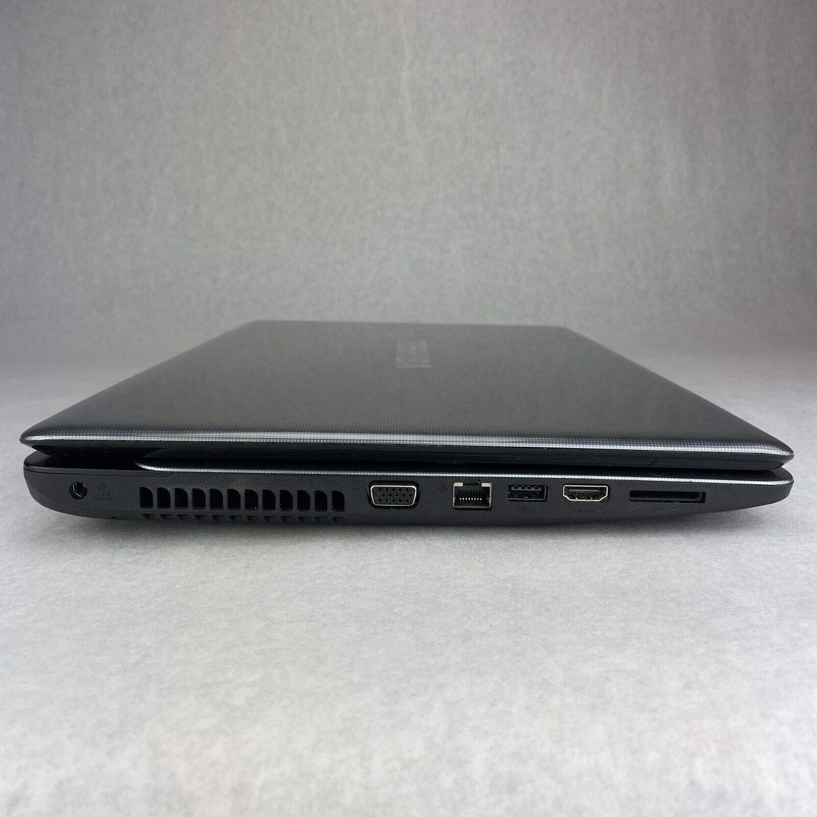 TOSHIBA Satellite L775-S7309 17.3" Intel i3-2330M 2.20GHz 4GB RAM No AC HDD OS