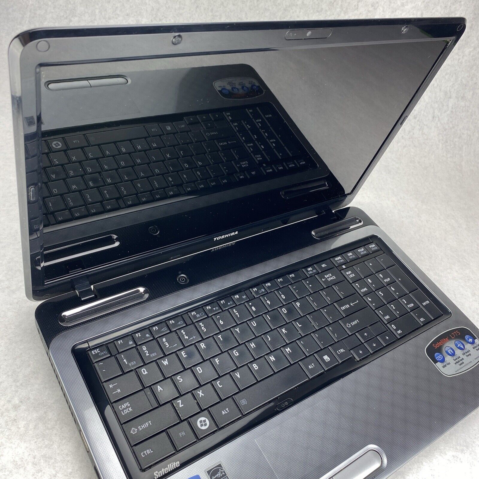 TOSHIBA Satellite L775-S7309 17.3" Intel i3-2330M 2.20GHz 4GB RAM No AC HDD OS