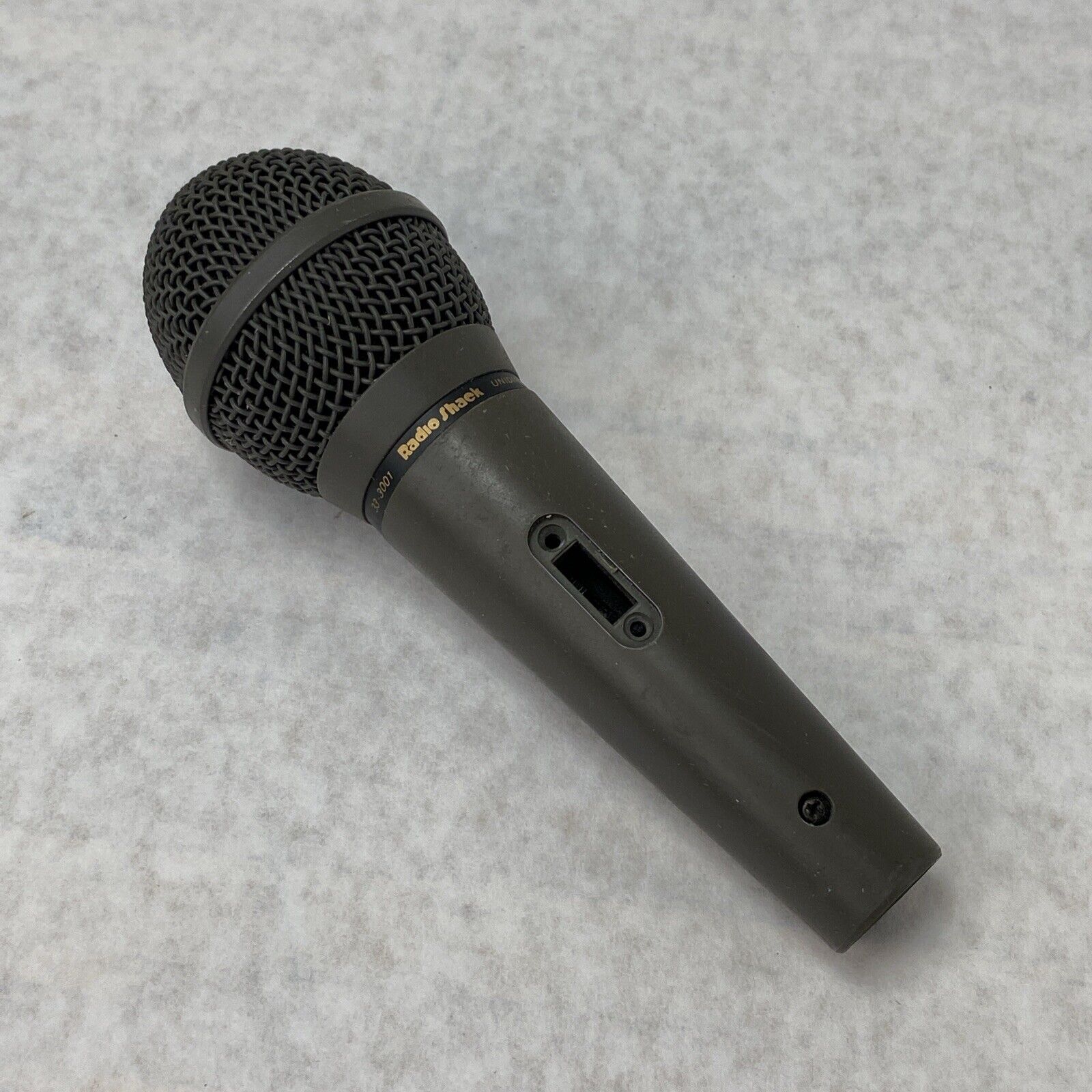 Radio Shack 33-3001 Uni-Directional Dynamic Microphone - Missing On/Off Switch