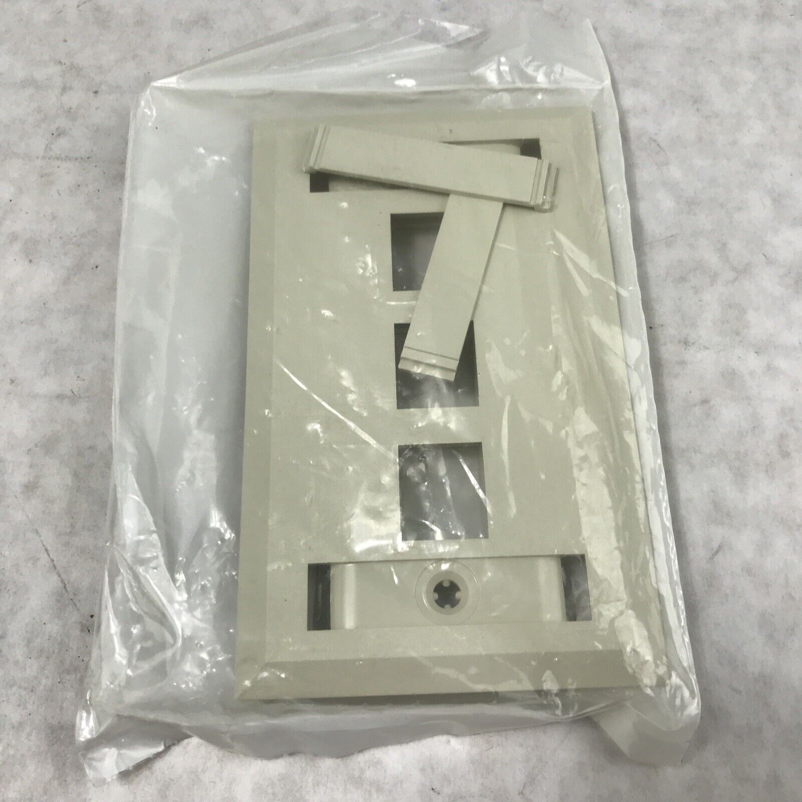 Hubbell Premise Wiring FPL12 2 Space Jack Plate Off White