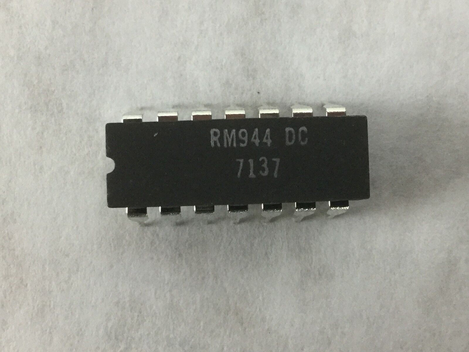 RM944 DC Integrated Circuit  14 Pin  Lot of 15