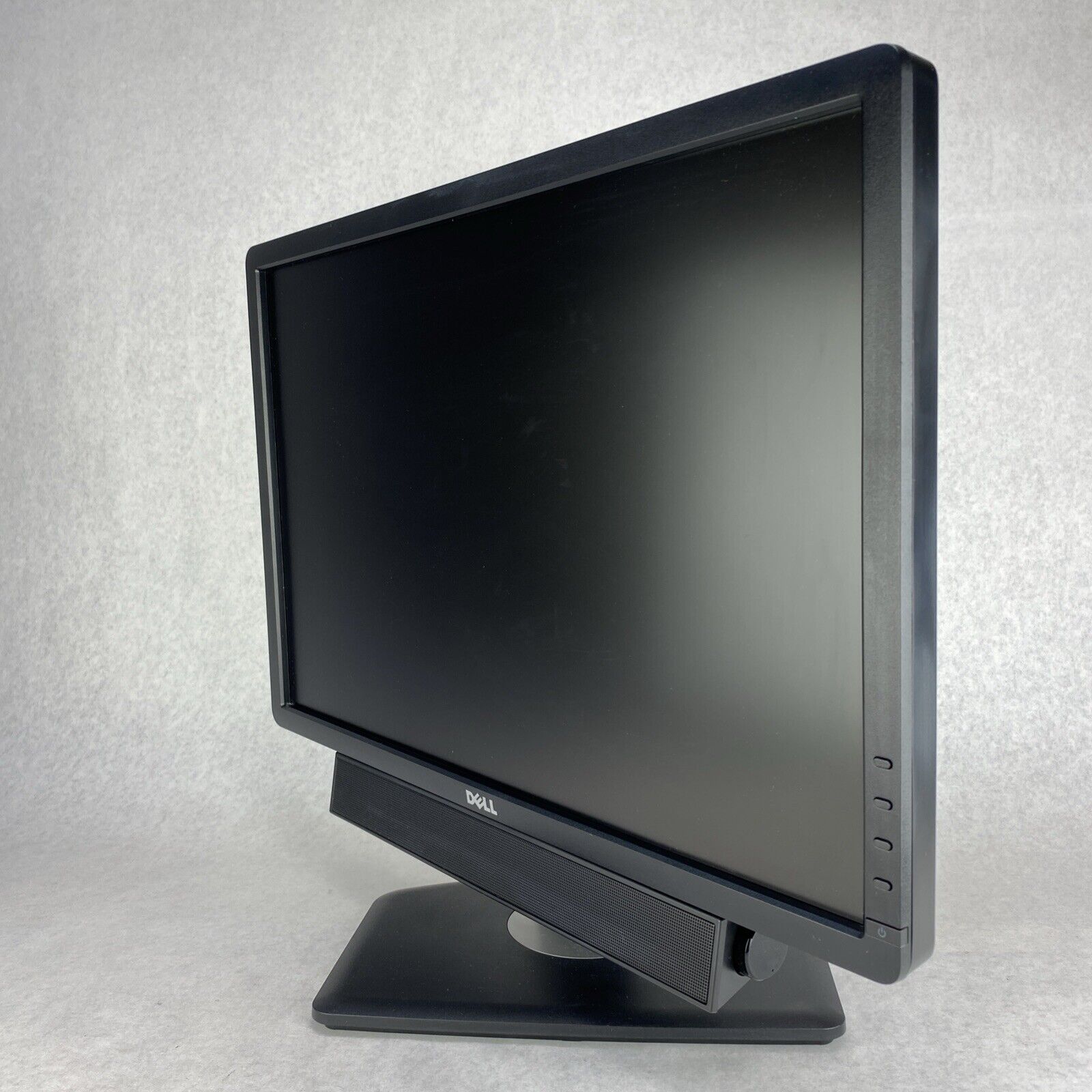 Dell P2213F 22'' Plano LCD Monitor With Dell AX510 Multimedia Speakers and Stand