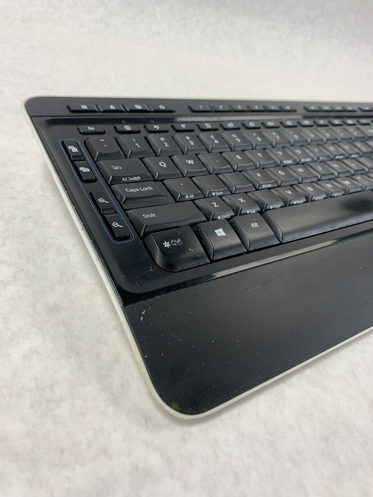 Microsoft Desktop 3050 Wireless Keyboard Model 1729 - No USB Receiver