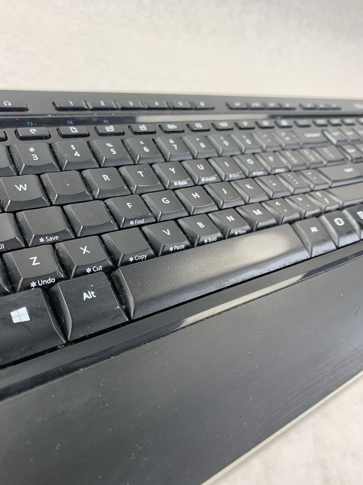 Microsoft Desktop 3050 Wireless Keyboard Model 1729 - No USB Receiver