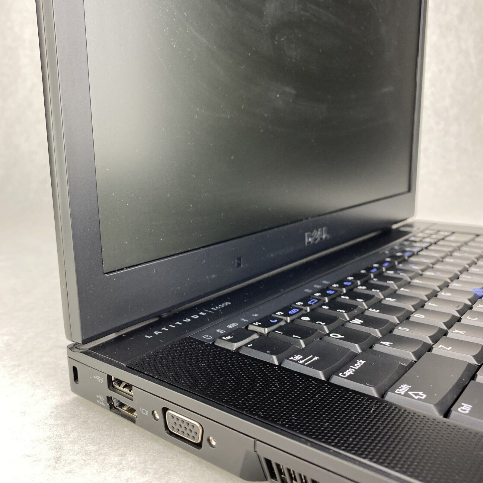 Dell Latitude E6500 15.4" Intel Core 2 Duo P8600 2.40GHz 4GB RAM No AC No HDD OS