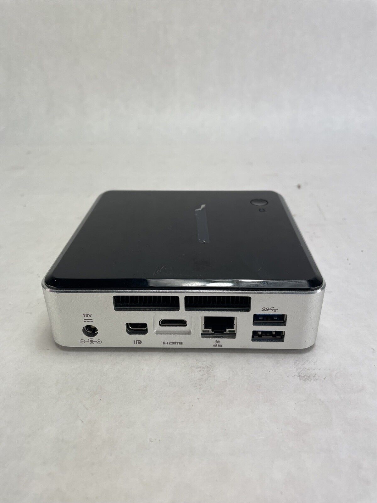 Intel NUC D54250 WYK Intel i5-4250U 1.3GHz 4GB RAM No HDD No OS