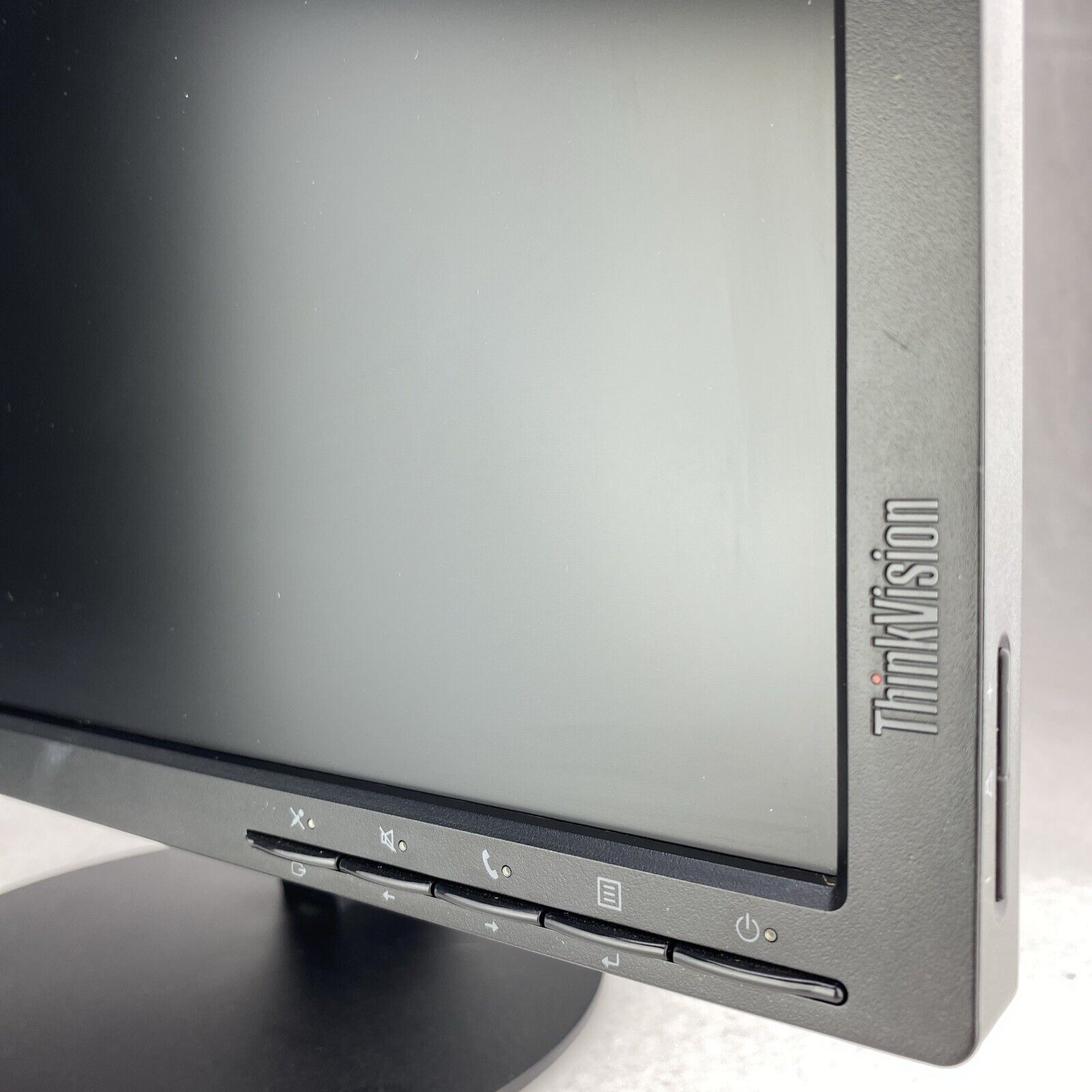 Lenovo ThinkVision T2224zD 22" 1920x1080 LED Monitor With Stand and Power Cord