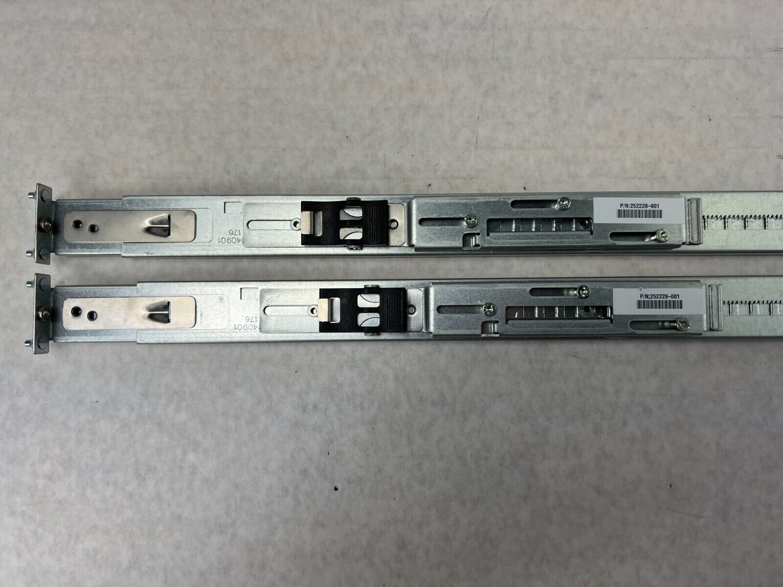 HP 252228-001 Left and Right Server Rails