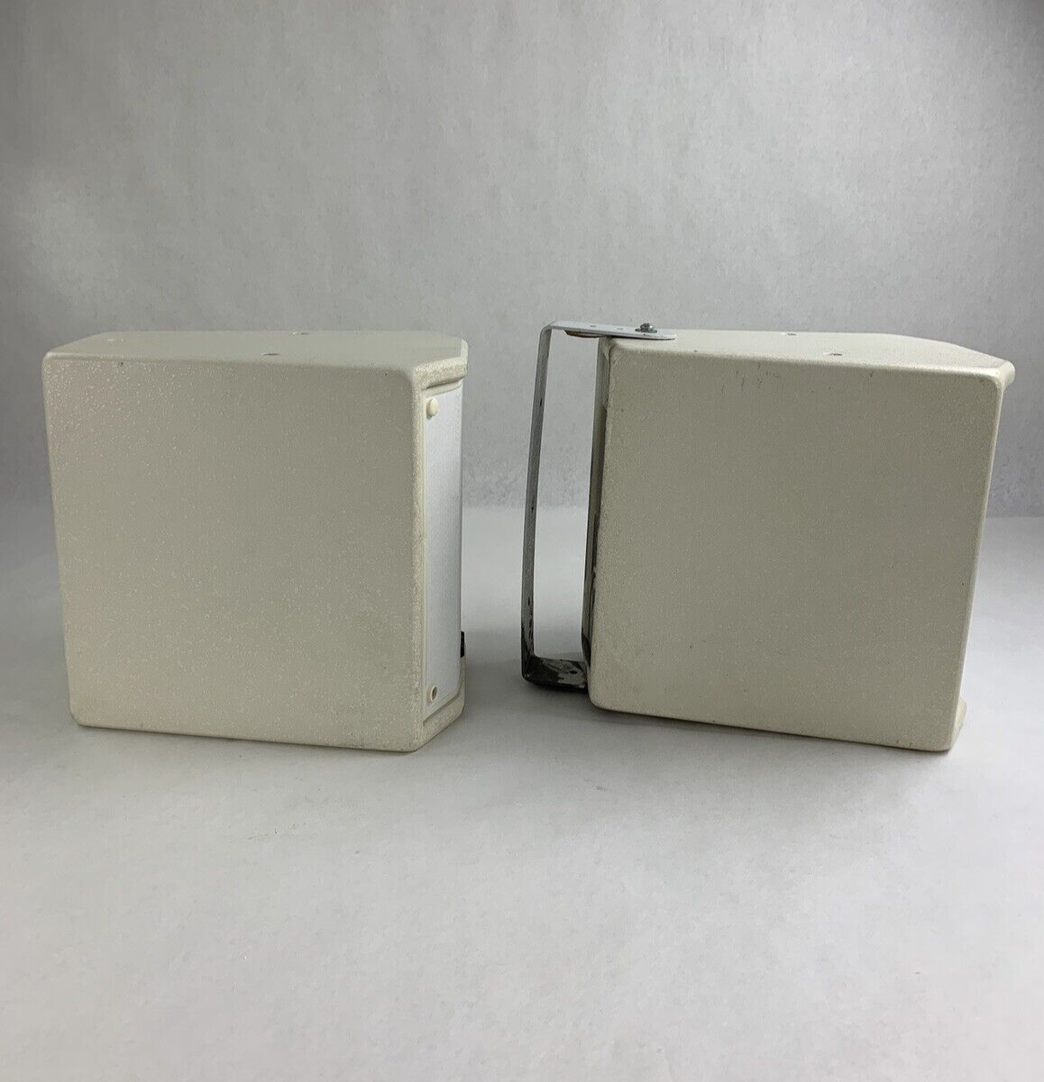 Pair of Community CPL23T 2-Way 100/250W 70v /8Ω MultiTap Loud Speaker White