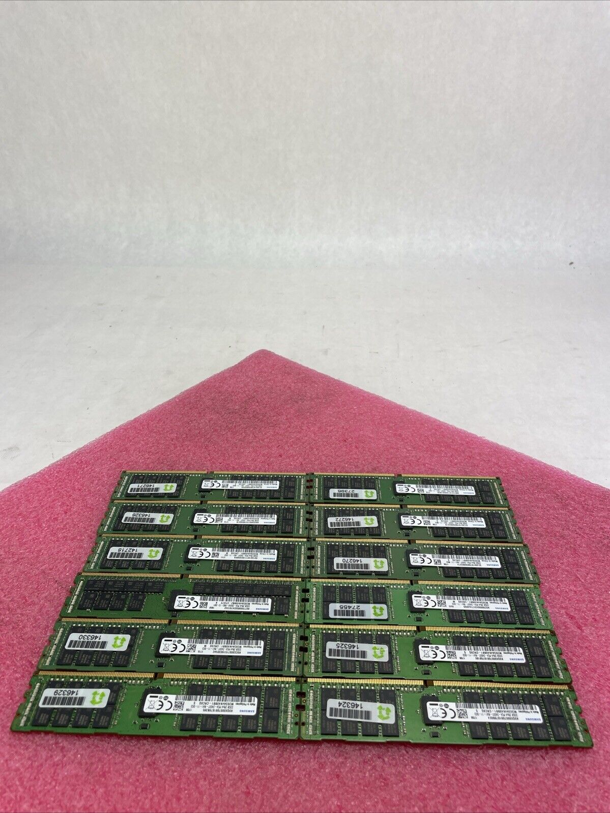 Samsung 32GB 2Rx4 PC4-2400T M393AW4K40BB1-CRC4Q Lot of 12