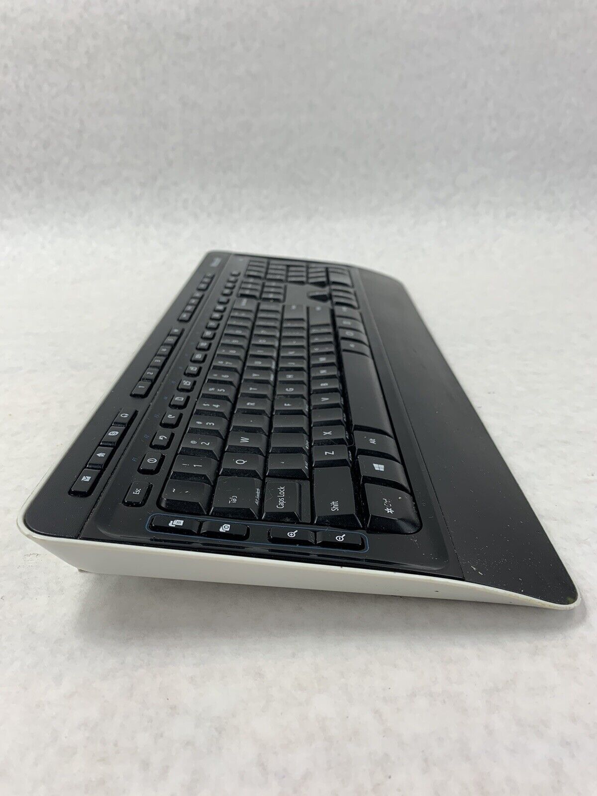 Microsoft Desktop 3050 Wireless Keyboard Model 1729 - No USB Receiver