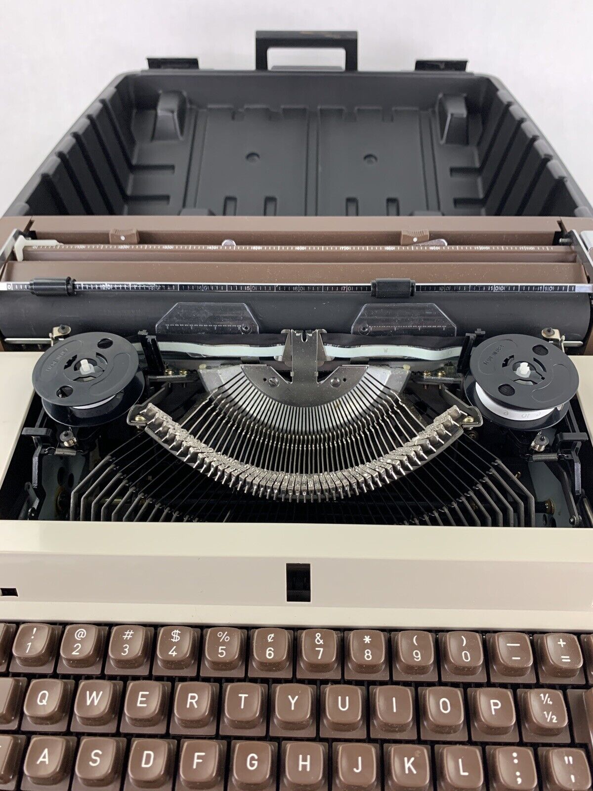 Adler Satellite2001 Standard vintage good type writer