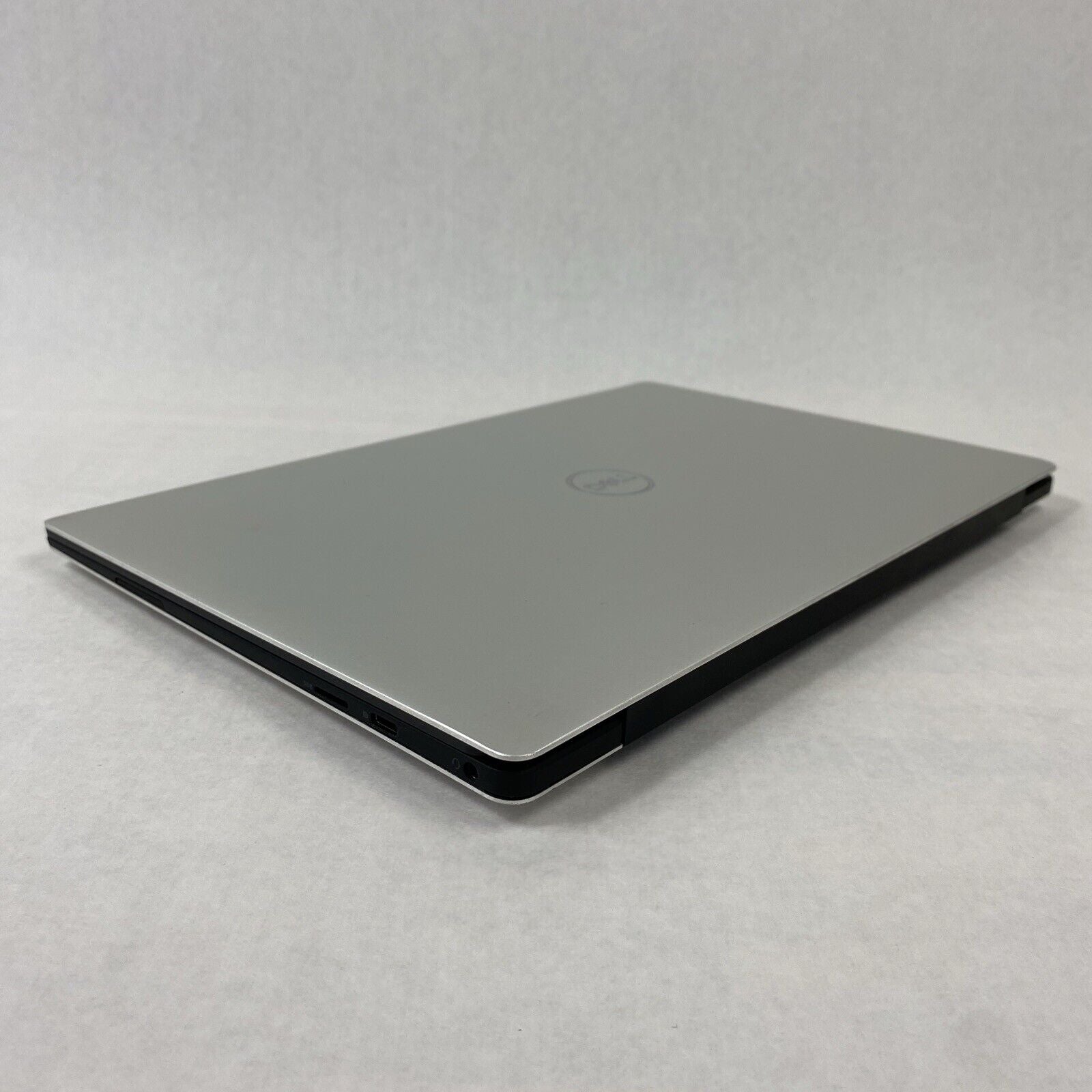 Dell XPS 13 9380 13.3" Touch i7-8565U 1.80GHz 16GB RAM No HDD No OS No AC